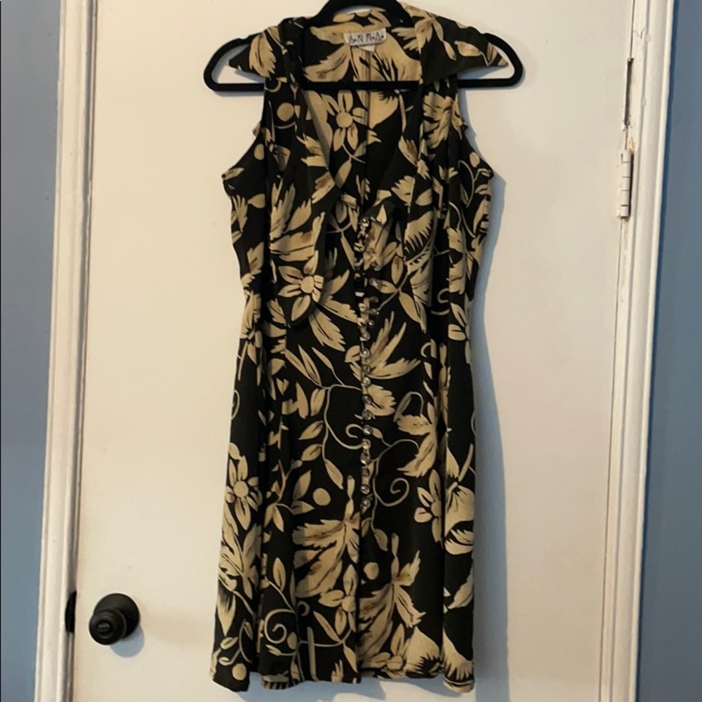 DONATING THIS WEEKEND OPEN TO OFFERS Vintage tropical print dress